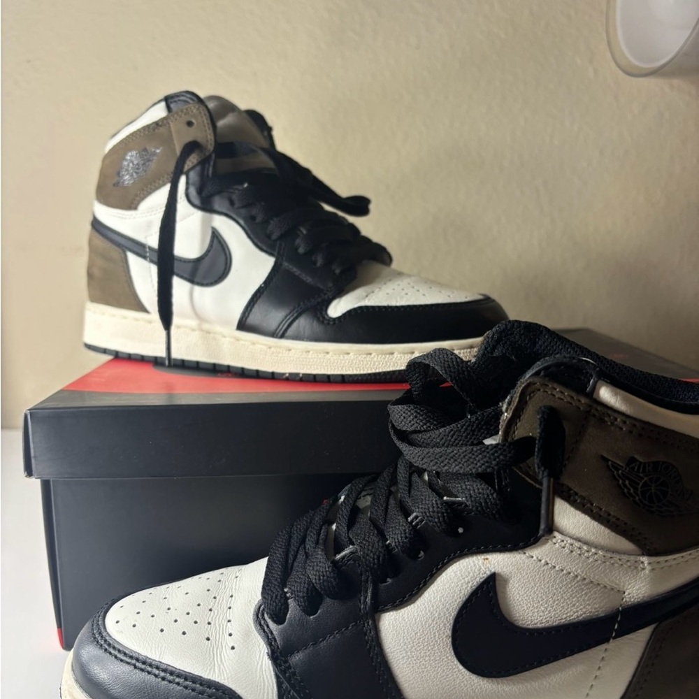Nike Men's Black and White High-Top Sneakers